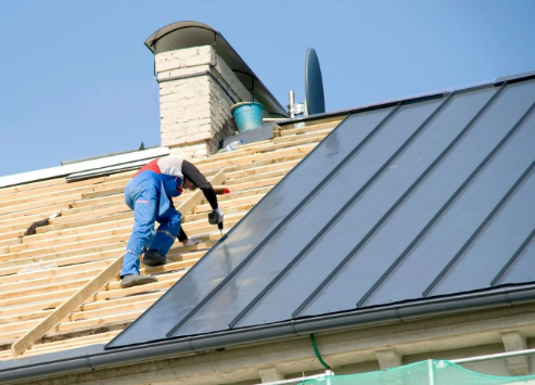 Roof Maintenance: It’s Important to Hire Professionals